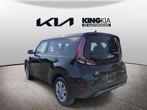 Fusion Black 2024 Kia Soul LX