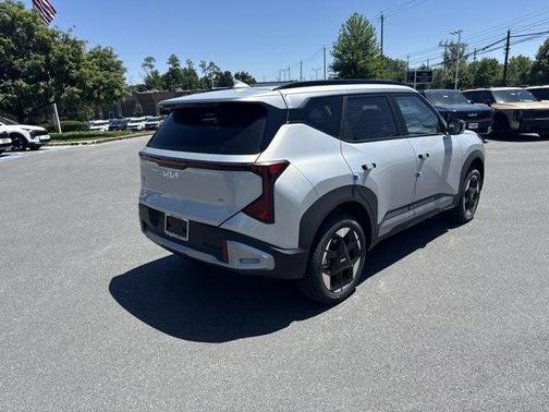 Ivory Silver 2027 Kia Seltos EX