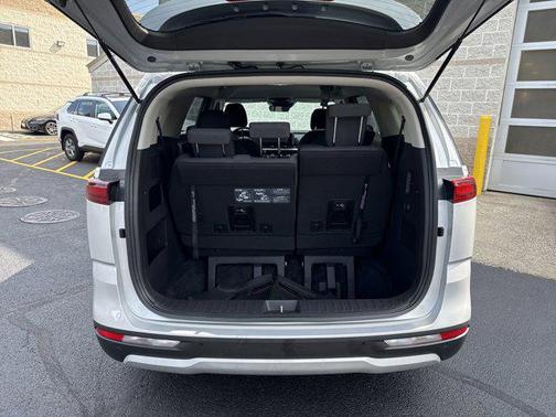2023 Kia Carnival LX