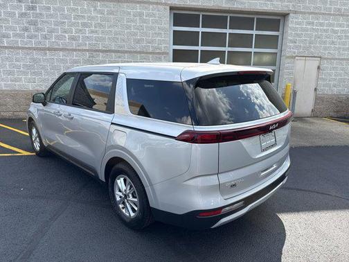 2023 Kia Carnival LX