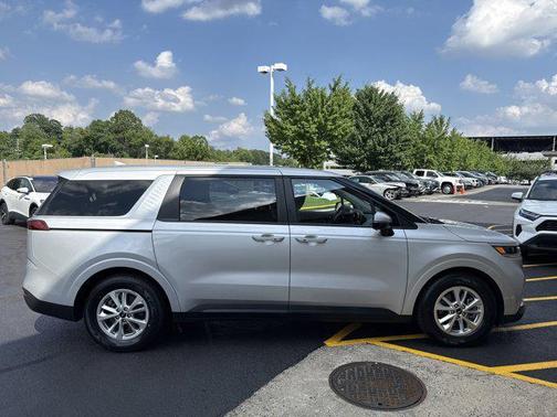 2023 Kia Carnival LX