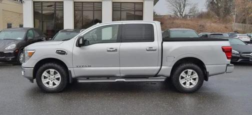 2017 Nissan Titan SV