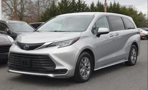 2021 Toyota Sienna LE