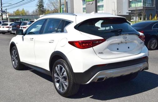 Majestic White 2018 INFINITI QX30 Luxury