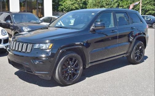 Granite Crystal Metallic Clearcoat 2020 Jeep Grand Cherokee Laredo