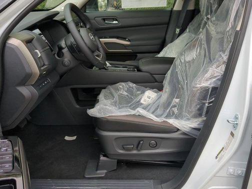 2025 Nissan Pathfinder Platinum 4WD