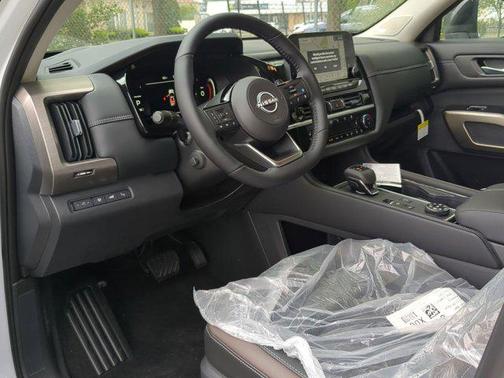 2025 Nissan Pathfinder Platinum 4WD