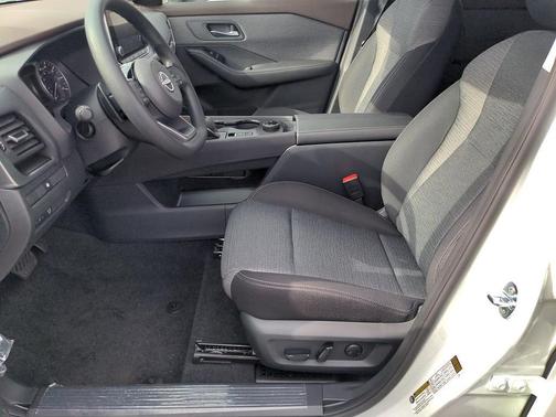 Pearl White Tricoat 2023 Nissan Rogue SV