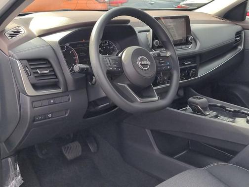 Pearl White Tricoat 2023 Nissan Rogue SV