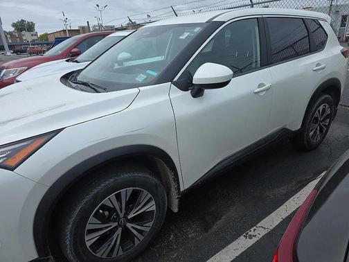 Pearl White Tricoat 2023 Nissan Rogue SV