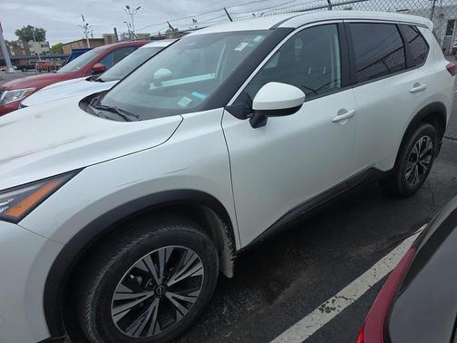 Pearl White Tricoat 2023 Nissan Rogue SV