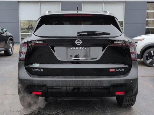 2025 Nissan Kicks SR