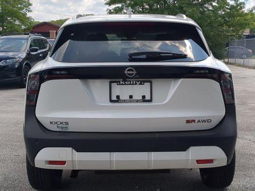 2025 Nissan Kicks SR