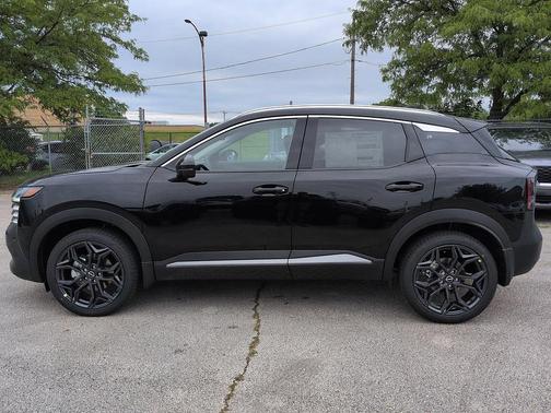 Super Black 2026 Nissan Kicks SR