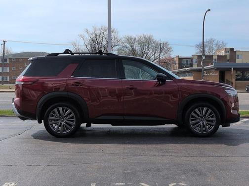 2023 Nissan Pathfinder SL 4WD