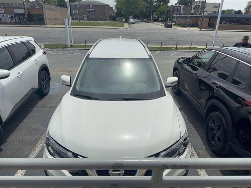 Glacier White 2017 Nissan Rogue SV
