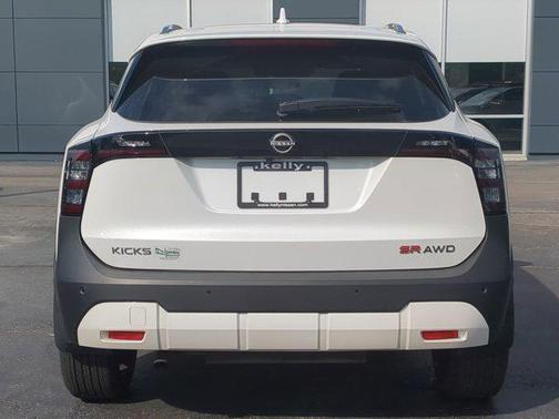 2025 Nissan Kicks SR