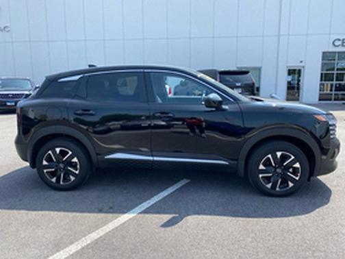 Super Black 2025 Nissan Kicks SV