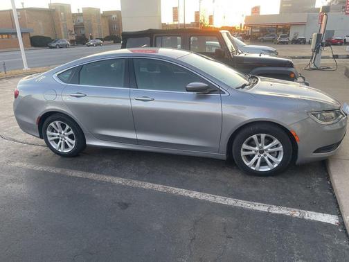 2016 Chrysler 200 LX
