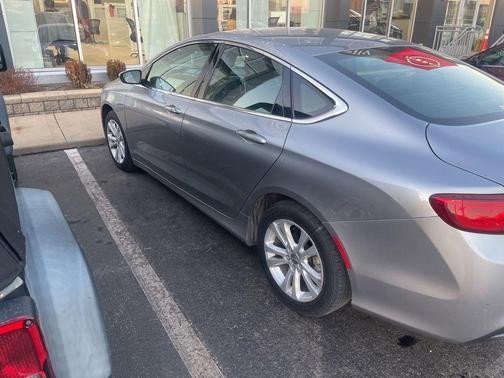 2016 Chrysler 200 LX