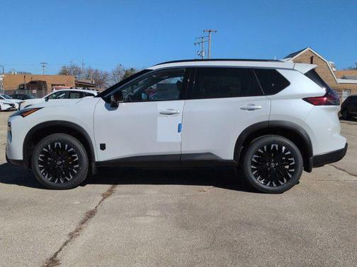 Everest White Pearl Tricoat 2026 Nissan Rogue Dark Armor