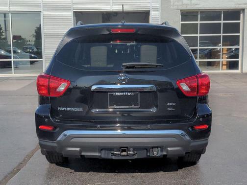 2018 Nissan Pathfinder SL