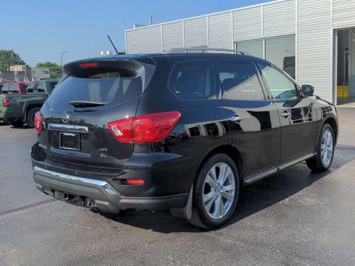 2018 Nissan Pathfinder SL