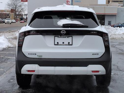 2025 Nissan Kicks SV