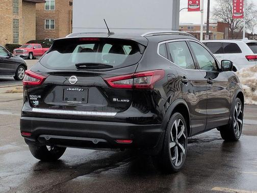2022 Nissan Rogue Sport SL