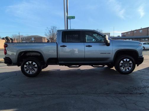 Sterling Gray Metallic 2024 Chevrolet Silverado 2500 Custom