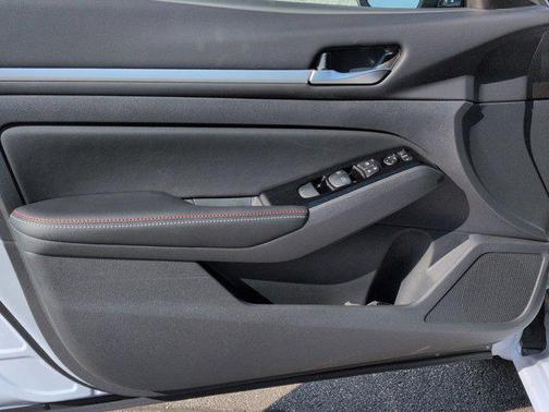 2025 Nissan Altima SR FWD