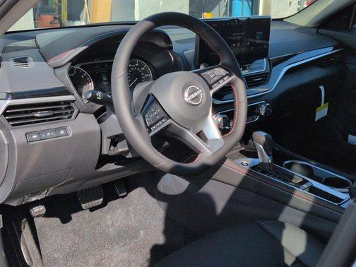 2025 Nissan Altima SR FWD