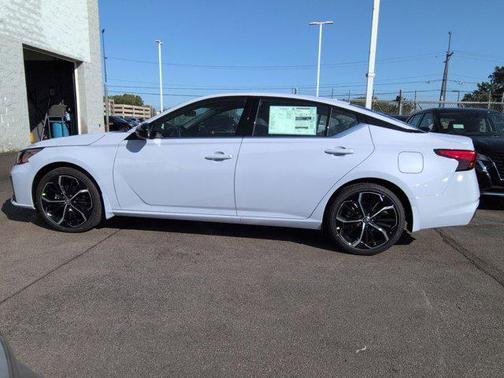 2025 Nissan Altima SR FWD