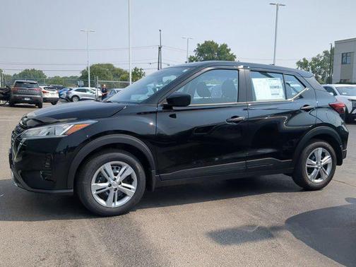 2025 Nissan Kicks S