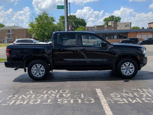 2022 Nissan Frontier SV