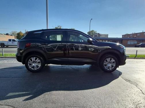 Super Black 2026 Nissan Kicks S