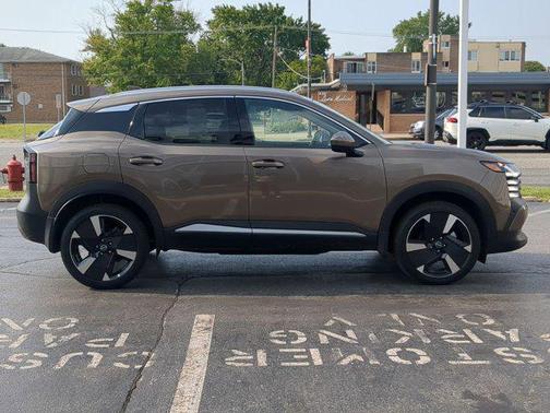 2025 Nissan Kicks SR