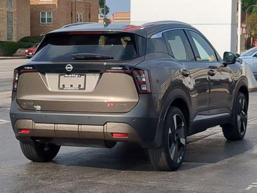 2025 Nissan Kicks SR