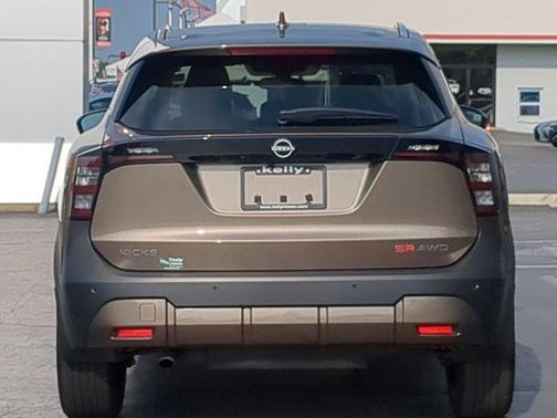 2025 Nissan Kicks SR
