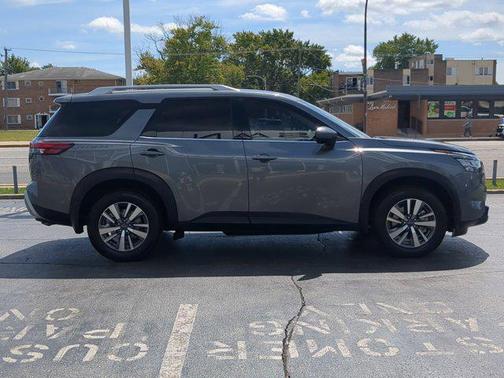 2023 Nissan Pathfinder SL 4WD