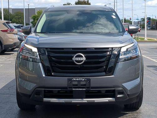 2023 Nissan Pathfinder SL 4WD