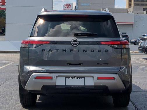 2023 Nissan Pathfinder SL 4WD