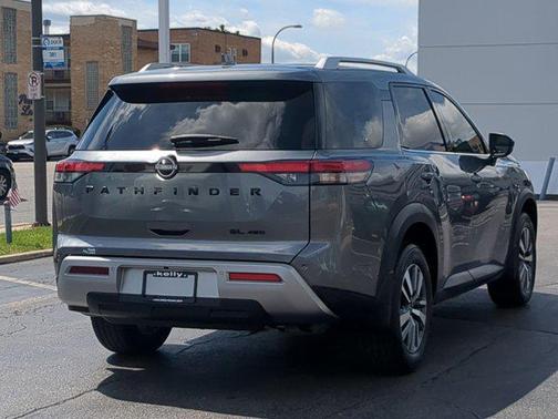 2023 Nissan Pathfinder SL 4WD