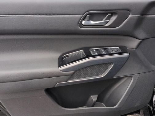 Super Black 2026 Nissan Pathfinder SL