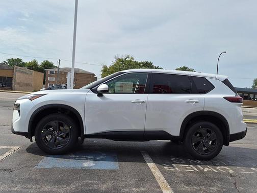 Everest White Pearl Tricoat 2026 Nissan Rogue SV