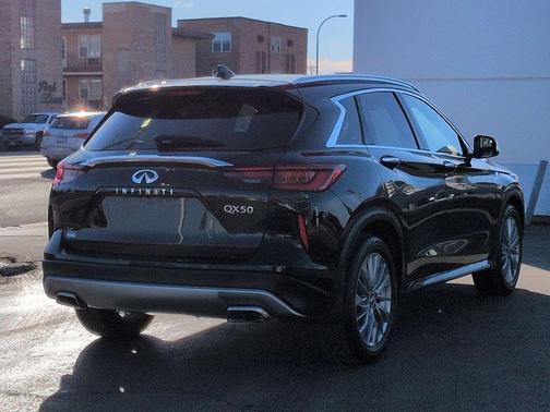 2023 INFINITI QX50 LUXE AWD