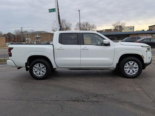 2022 Nissan Frontier SV
