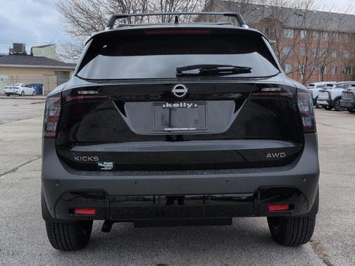 Super Black 2026 Nissan Kicks SV