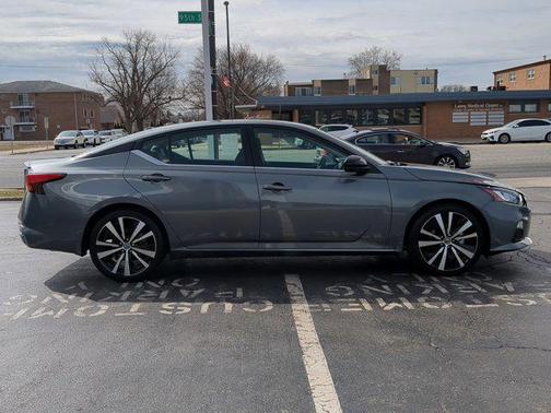 2022 Nissan Altima SR VC-Turbo FWD