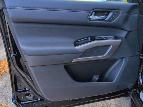 2025 Nissan Pathfinder Platinum 4WD